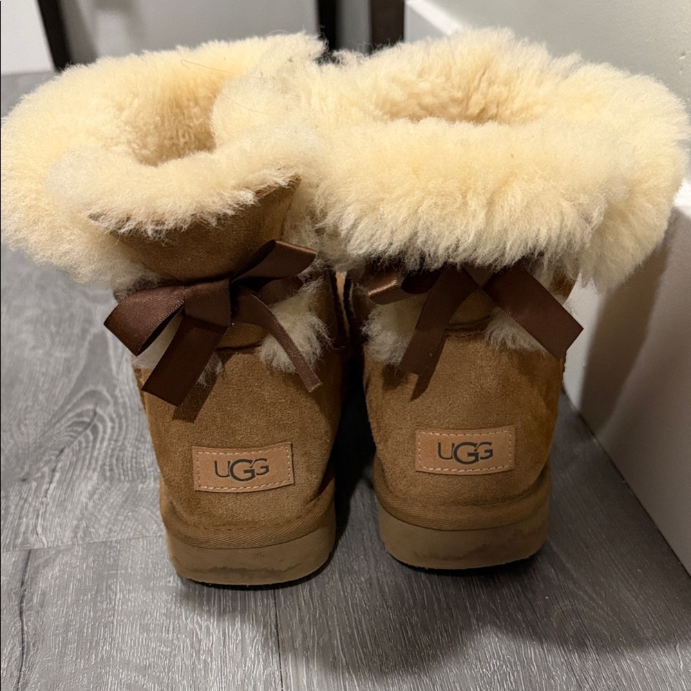 UGG Tan Boots with Shearling and Bows